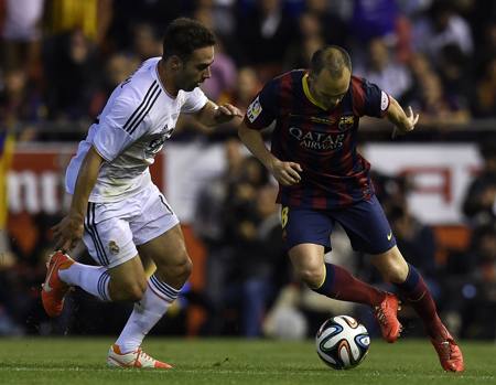 Un duello tra Iniesta e Carvajal. Afp